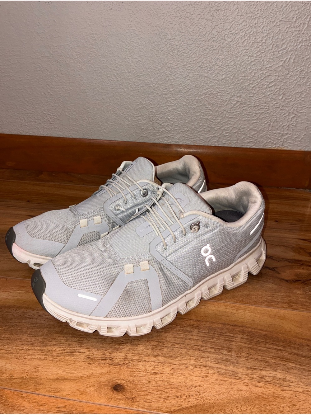 On Cloud 6 Men’s Athletic Running Sneaker Shoes, gray - size 7.5
